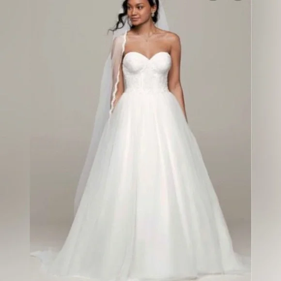 David’s Bridal Gown Wedding Dress Lace Corset Tulle Princess style size 2 ivory - Picture 7 of 16